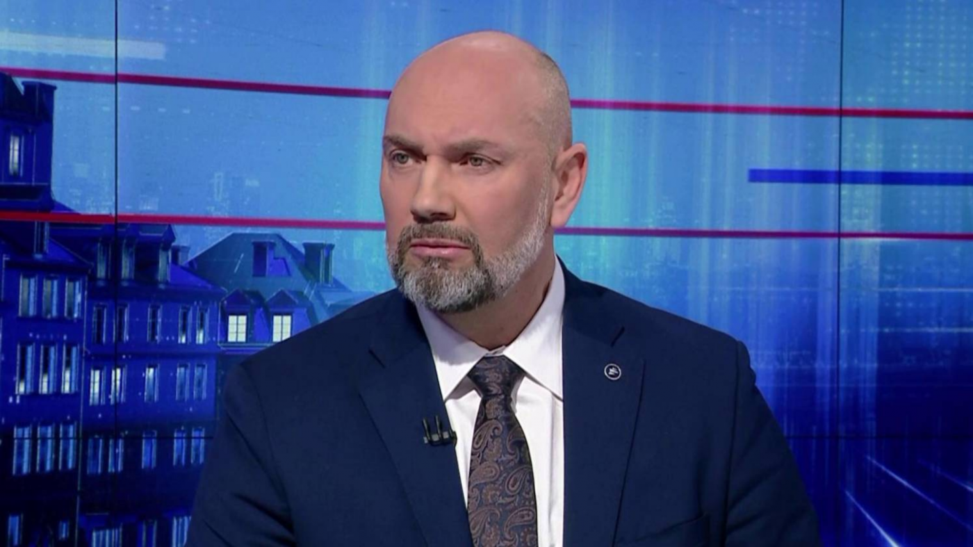 uid_70cdd4e5a40f4f1cacf3b3ae5ae54fbc_width_1400_play_0_pos_0_gs_0_height_787