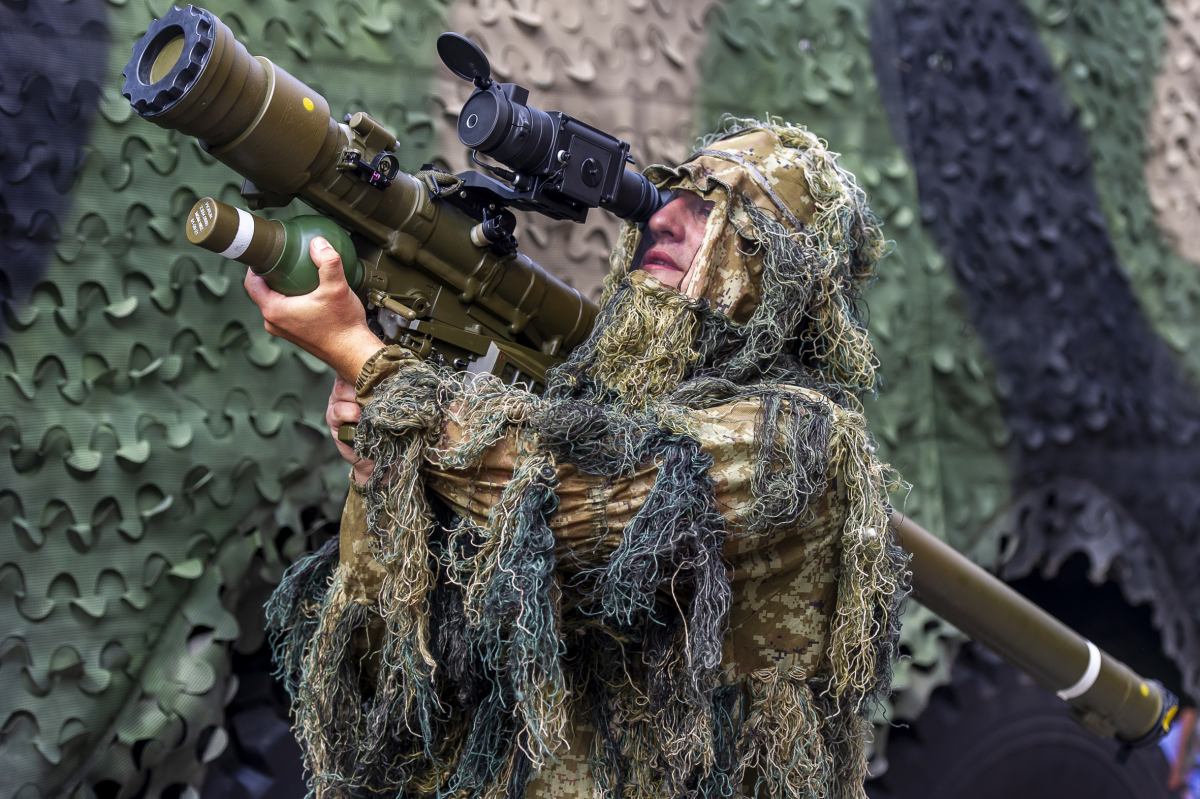 z29910698IHG,Zolnierz-w-wyrzutnia-Piorun--15-sierpnia-2023-r-